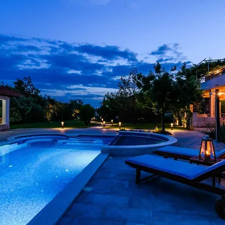 With Pool Vila Kaštel Štafilić